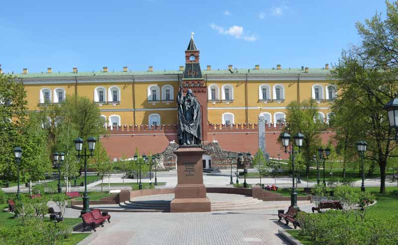 памятник Патриарху Гермогену в Александровском саду