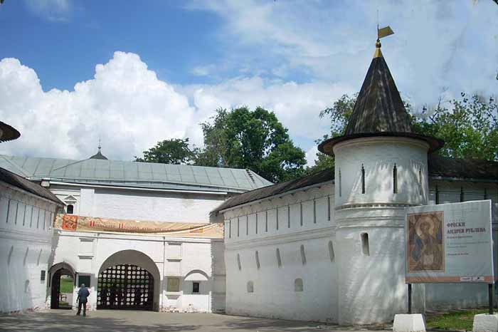Спасо-Андроников монастырь - входные ворота