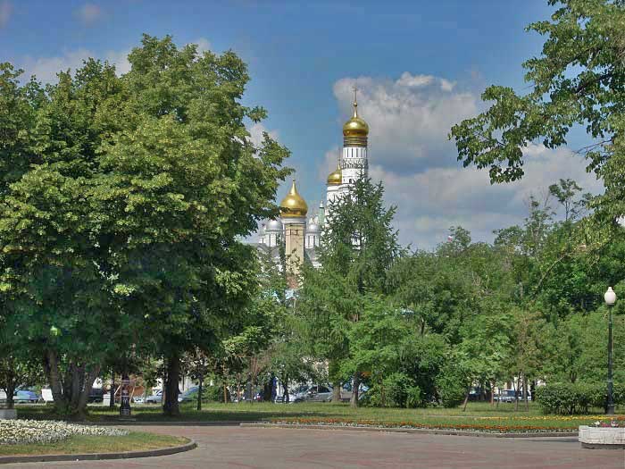 Вид на колокольню Ивана Великого