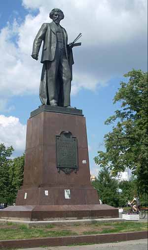 Памятник Репину в Москве