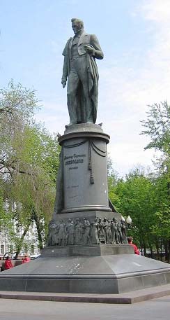 памятник Грибоедову