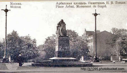 старый памятник Гоголю на Перечистенском бульваре