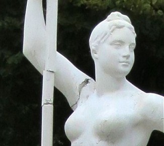 женщина с веслом, фрагмент