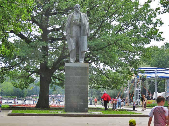 Памятник Ленину в Измайловском парке