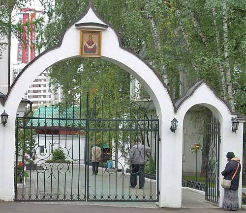 Входные ворота храма