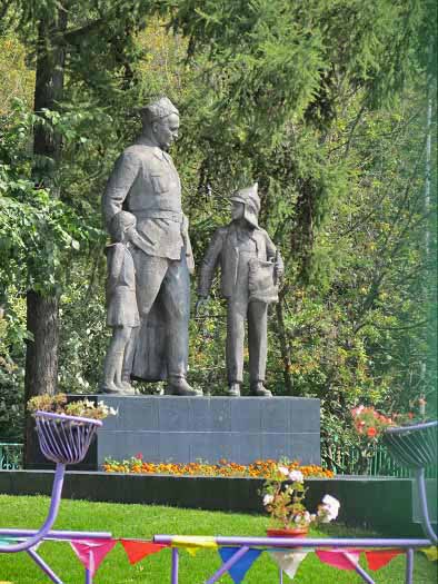 Статуя Гайдара