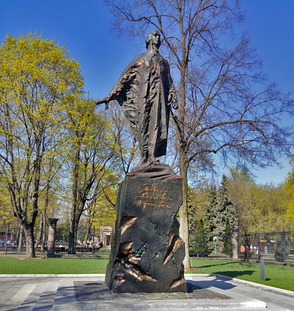 памятник Державину