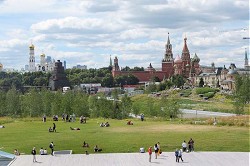 Вид на Кремль из парка Зарядье