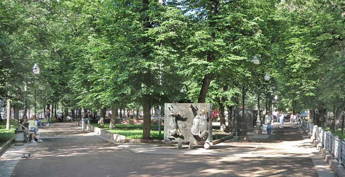 фрагмент памятника Крылову