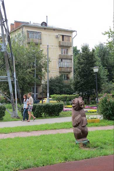 деревянная скульптура медведя