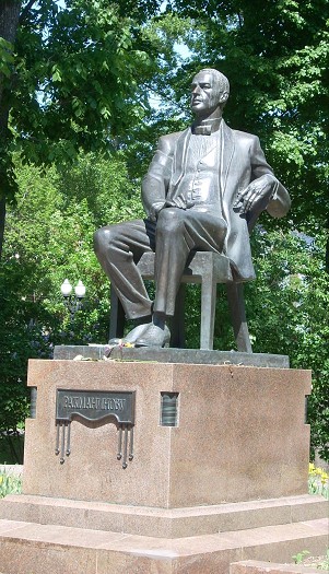 памятник Рахманинову в Москве
