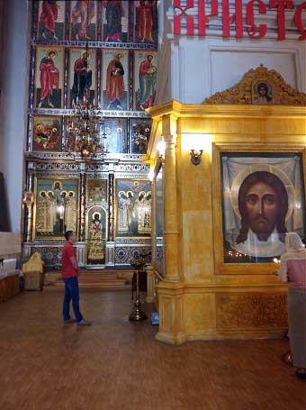 внутри Покровского собора